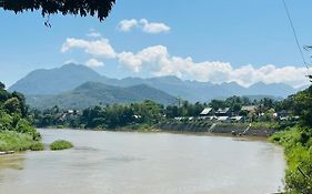 Kingkham Riverside Hotel